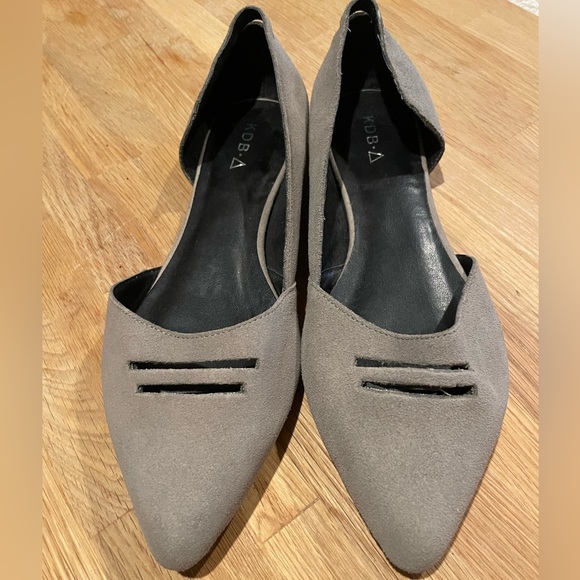 KDB NWOB Women's Taupe Flats - Picture 1 of 6